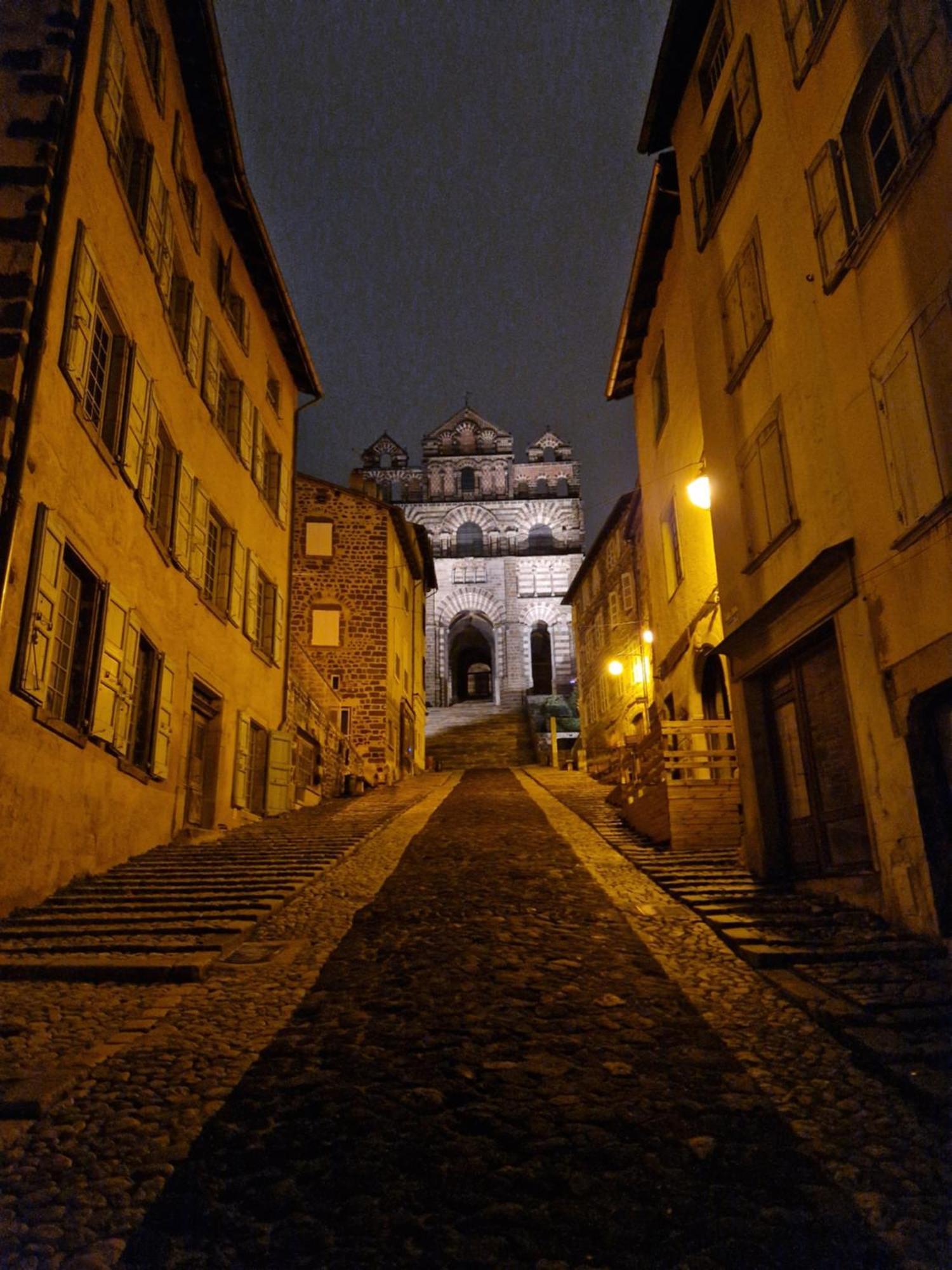 Gite Des Tables - Cathedrale, Coeur Historique, Vue Le Puy-en-Velay Eksteriør bilde